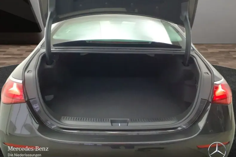 Mercedes-Benz E 300 (Clasa E) din 2024 cu 1.326 km - oferta MER203248 - foto 15