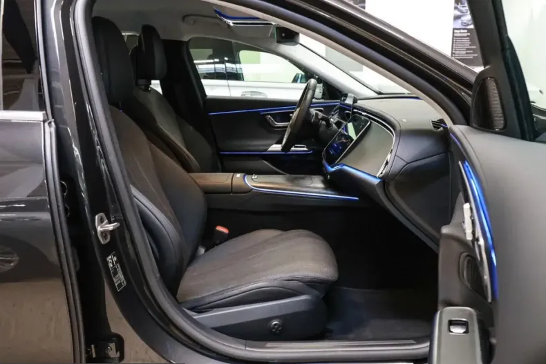 Mercedes-Benz E 300 (Clasa E) din 2024 cu 7.470 km - oferta MER203249 - foto 2