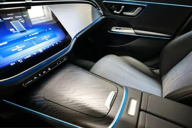 Mercedes-Benz E 300 (Clasa E) din 2024 cu 7.470 km - oferta MER203249 - foto 15