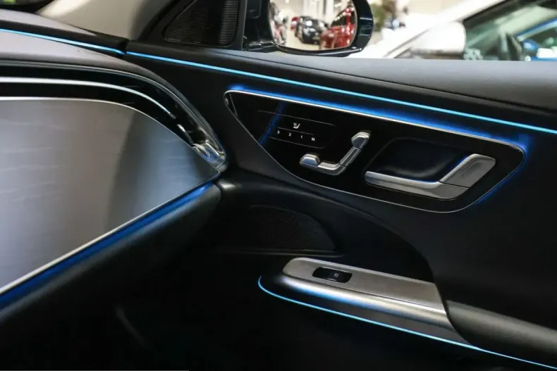 Mercedes-Benz E 300 (Clasa E) din 2024 cu 7.470 km - oferta MER203249 - foto 16