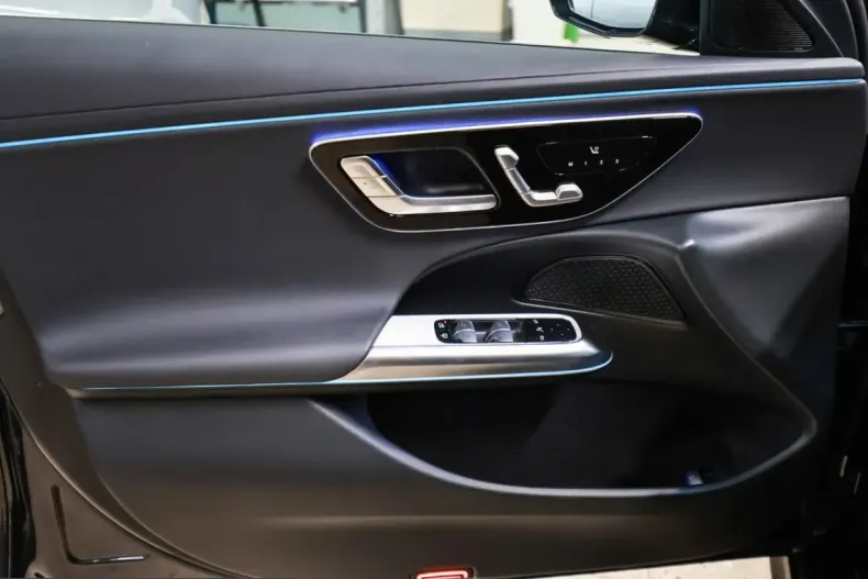 Mercedes-Benz E 300 (Clasa E) din 2024 cu 7.470 km - oferta MER203249 - foto 23