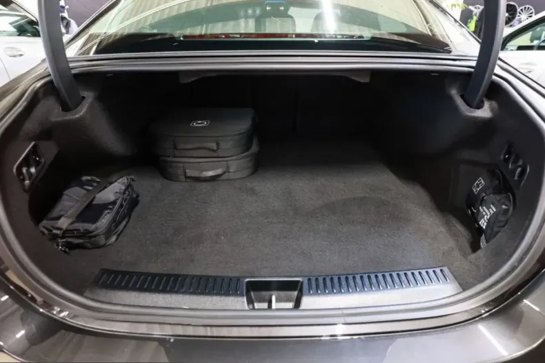 Mercedes-Benz E 300 (Clasa E) din 2024 cu 7.470 km - oferta MER203249 - foto 24