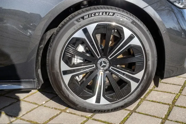 Mercedes-Benz E 300 (Clasa E) din 2025 cu 8.126 km - oferta MER203254 - foto 5