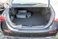 Mercedes-Benz E 300 (Clasa E) din 2025 cu 8.126 km - oferta MER203254 - foto 17