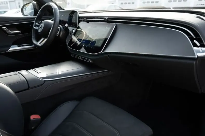 Mercedes-Benz E 300 (Clasa E) din 2024 cu 12.300 km - oferta MER203255 - foto 2