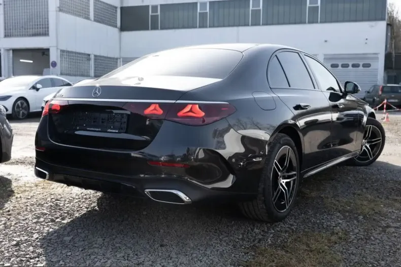 Mercedes-Benz E 300 (Clasa E) din 2024 cu 12.300 km - oferta MER203255 - foto 3