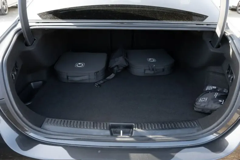 Mercedes-Benz E 300 (Clasa E) din 2024 cu 12.300 km - oferta MER203255 - foto 6