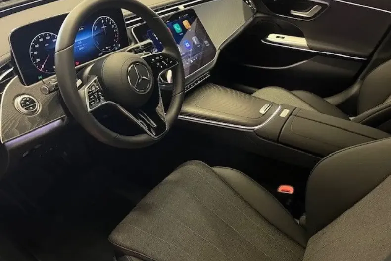 Mercedes-Benz E 300 (Clasa E) din 2025 cu 20.000 km - oferta MER203257 - foto 3