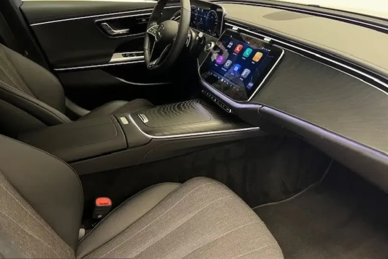 Mercedes-Benz E 300 (Clasa E) din 2025 cu 20.000 km - oferta MER203257 - foto 4