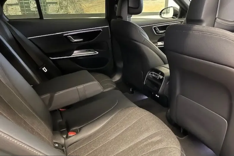 Mercedes-Benz E 300 (Clasa E) din 2025 cu 20.000 km - oferta MER203257 - foto 10