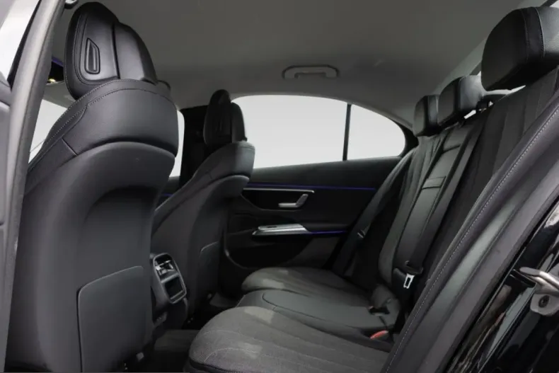 Mercedes-Benz E 300 (Clasa E) din 2025 cu 15.471 km - oferta MER203258 - foto 7