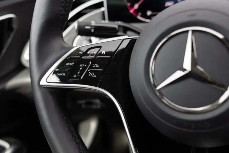 Mercedes-Benz E 300 (Clasa E) din 2025 cu 15.471 km - oferta MER203258 - foto 8