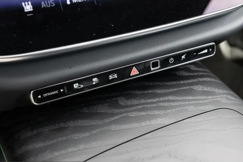 Mercedes-Benz E 300 (Clasa E) din 2025 cu 15.471 km - oferta MER203258 - foto 11