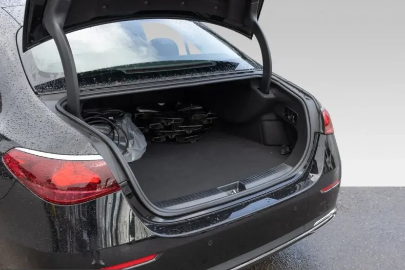 Mercedes-Benz E 300 (Clasa E) din 2025 cu 15.471 km - oferta MER203258 - foto 20