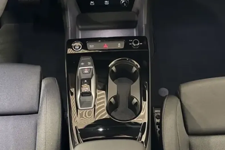 Audi Q6 e-tron din 2025 cu 9.931 km - oferta AUD203268 - foto 16