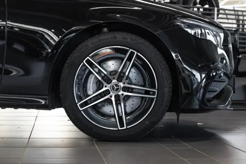 Mercedes-Benz E 300 (Clasa E) din 2024 cu 8.229 km - oferta MER203289 - foto 4