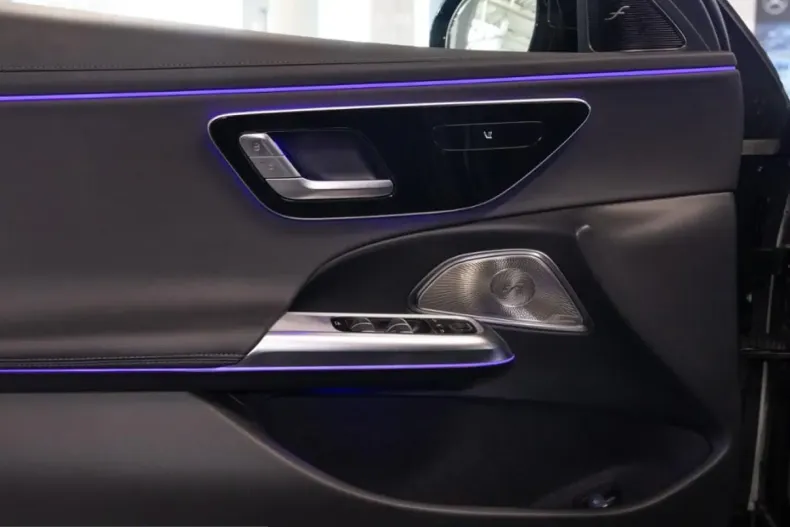 Mercedes-Benz E 300 (Clasa E) din 2024 cu 8.229 km - oferta MER203289 - foto 18