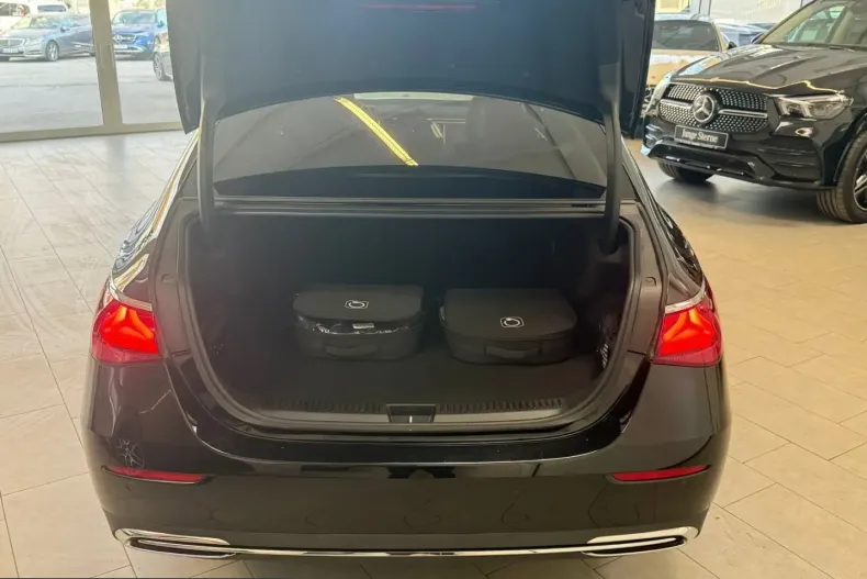 Mercedes-Benz E 300 (Clasa E) din 2024 cu 17.926 km - oferta MER203291 - foto 6