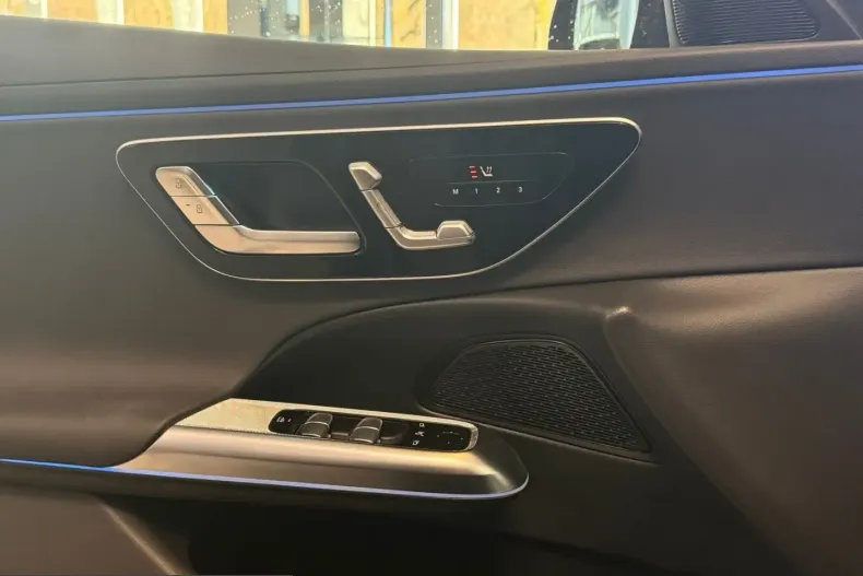 Mercedes-Benz E 300 (Clasa E) din 2024 cu 17.926 km - oferta MER203291 - foto 9