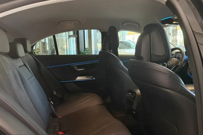 Mercedes-Benz E 300 (Clasa E) din 2024 cu 17.926 km - oferta MER203291 - foto 14