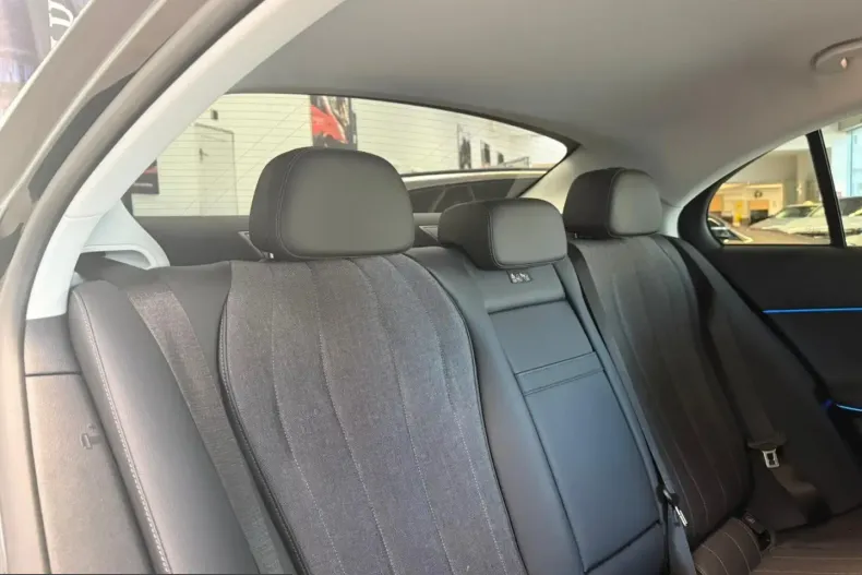 Mercedes-Benz E 300 (Clasa E) din 2024 cu 17.926 km - oferta MER203291 - foto 15