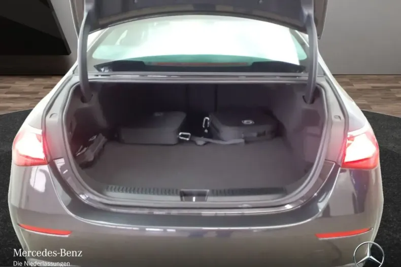 Mercedes-Benz E 300 (Clasa E) din 2024 cu 11.235 km - oferta MER203293 - foto 15