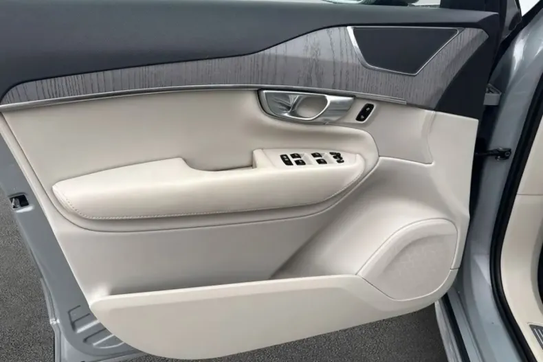 Volvo XC90 din 2023 cu 26.974 km - oferta VOL203325 - foto 15