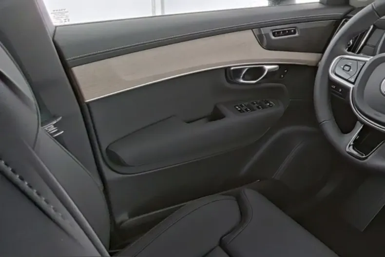 Volvo XC90 din 2025 cu 24.542 km - oferta VOL203334 - foto 12