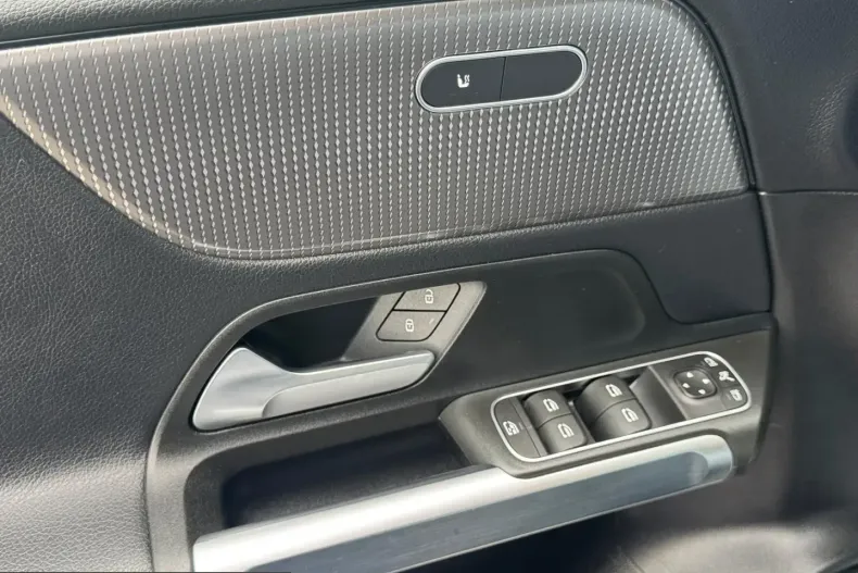 Mercedes-Benz GLB 200 (Clasa GLB) din 2021 cu 78.500 km - oferta MER203337 - foto 19