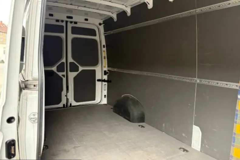 Volkswagen Crafter din 2024 cu 49.512 km - oferta VOL203339 - foto 9