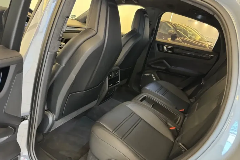 Porsche Cayenne din 2022 cu 44.728 km - oferta POR203351 - foto 12