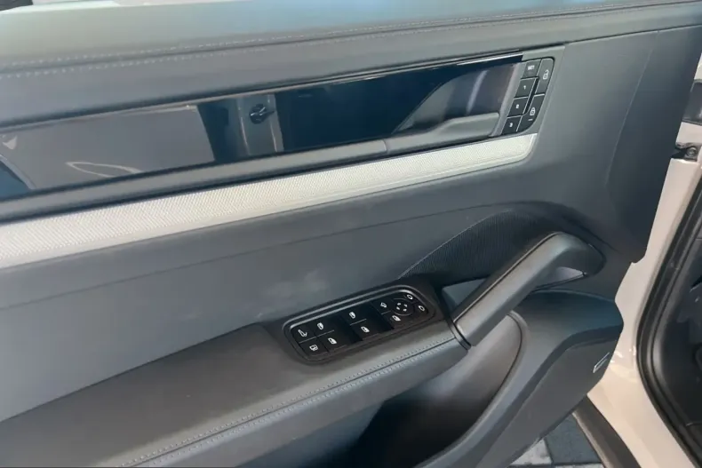 Porsche Cayenne din 2024 cu 6.200 km - oferta POR203368 - foto 12