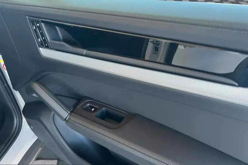 Porsche Cayenne din 2024 cu 6.200 km - oferta POR203368 - foto 13