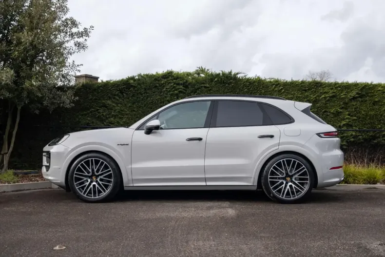 Porsche Cayenne din 2024 cu 23.364 km - oferta POR203369 - foto 2