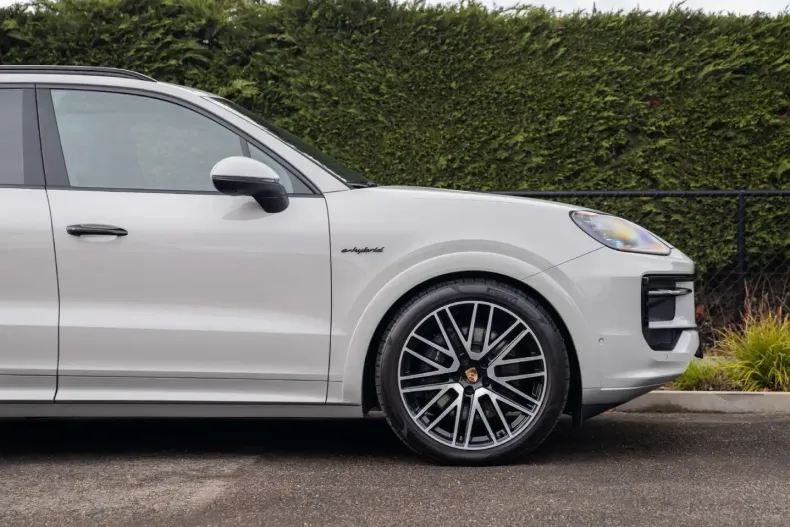 Porsche Cayenne din 2024 cu 23.364 km - oferta POR203369 - foto 19