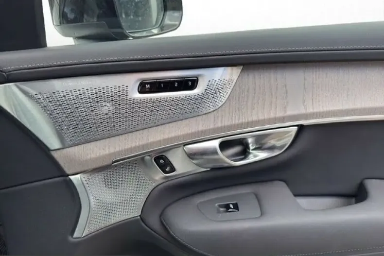 Volvo XC90 din 2025 cu 24.300 km - oferta VOL203388 - foto 11