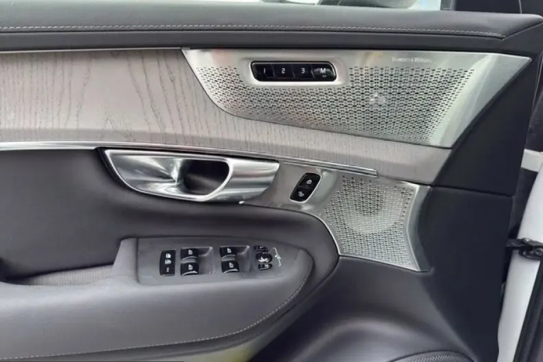 Volvo XC90 din 2025 cu 24.300 km - oferta VOL203388 - foto 16