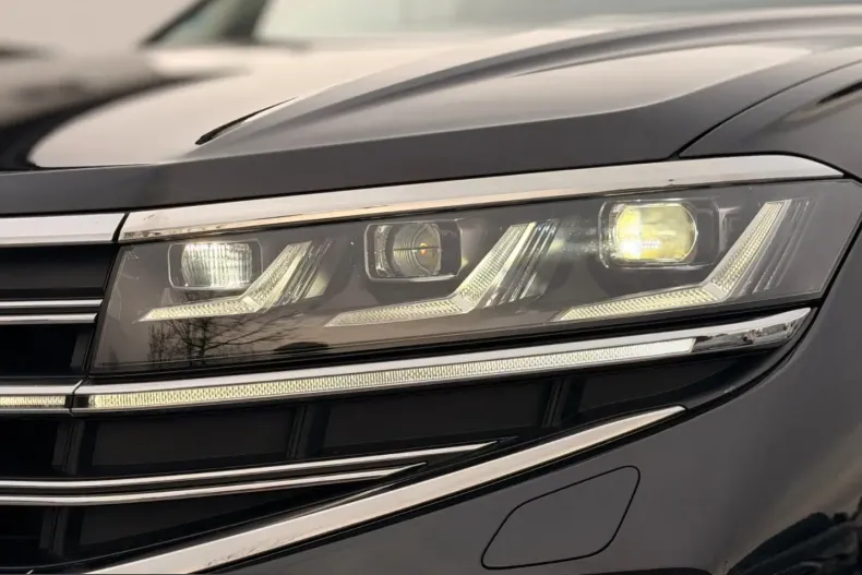 Volkswagen Touareg din 2024 cu 43.900 km - oferta VOL203390 - foto 9