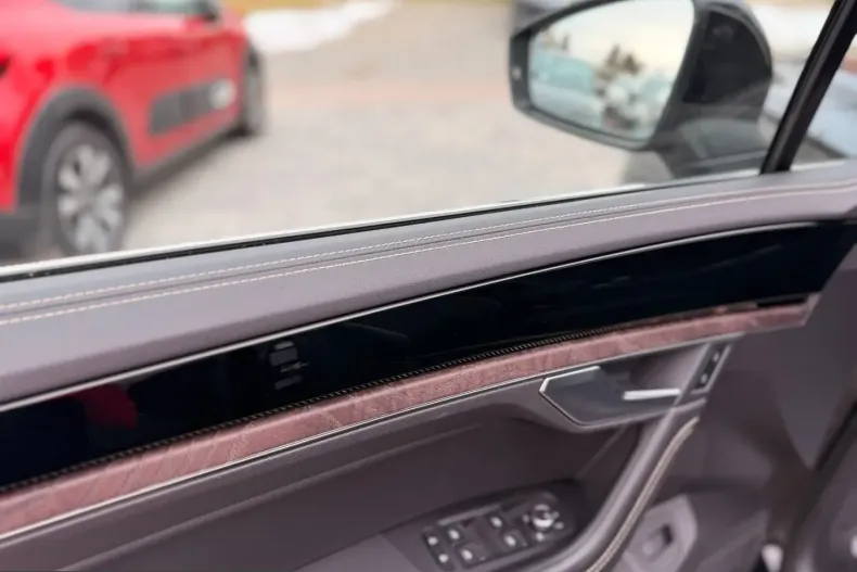 Volkswagen Touareg din 2024 cu 43.900 km - oferta VOL203390 - foto 12