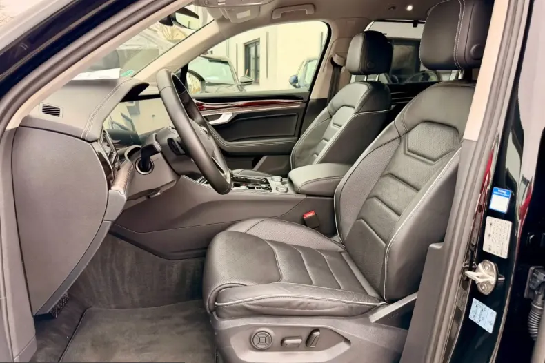 Volkswagen Touareg din 2024 cu 43.900 km - oferta VOL203390 - foto 14