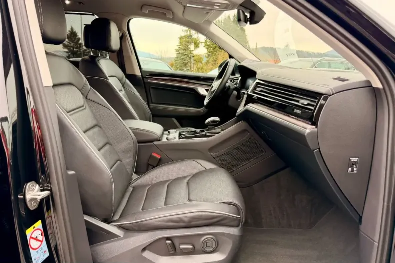 Volkswagen Touareg din 2024 cu 43.900 km - oferta VOL203390 - foto 15