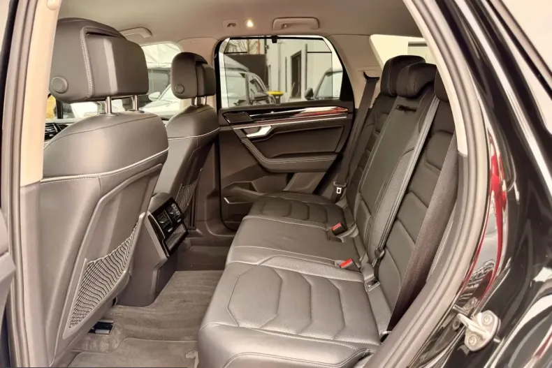 Volkswagen Touareg din 2024 cu 43.900 km - oferta VOL203390 - foto 16