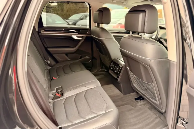 Volkswagen Touareg din 2024 cu 43.900 km - oferta VOL203390 - foto 17