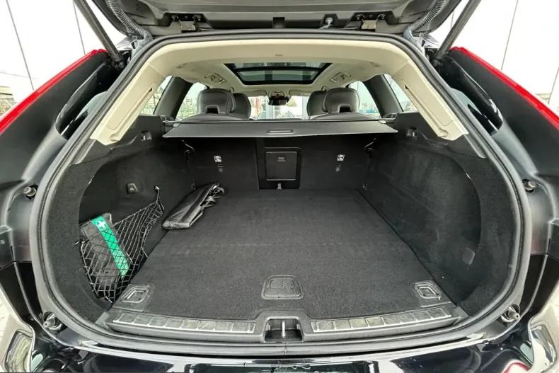 Volvo XC60 din 2022 cu 84.475 km - oferta VOL203405 - foto 31