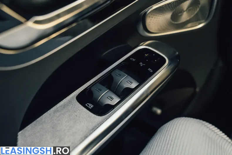 Mercedes-Benz GLC 200 (Clasa GLC) din 2023 cu 28.618 km - oferta MER203429 - foto 13