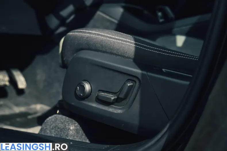 Volvo XC40 din 2023 cu 39.154 km - oferta VOL203445 - foto 12