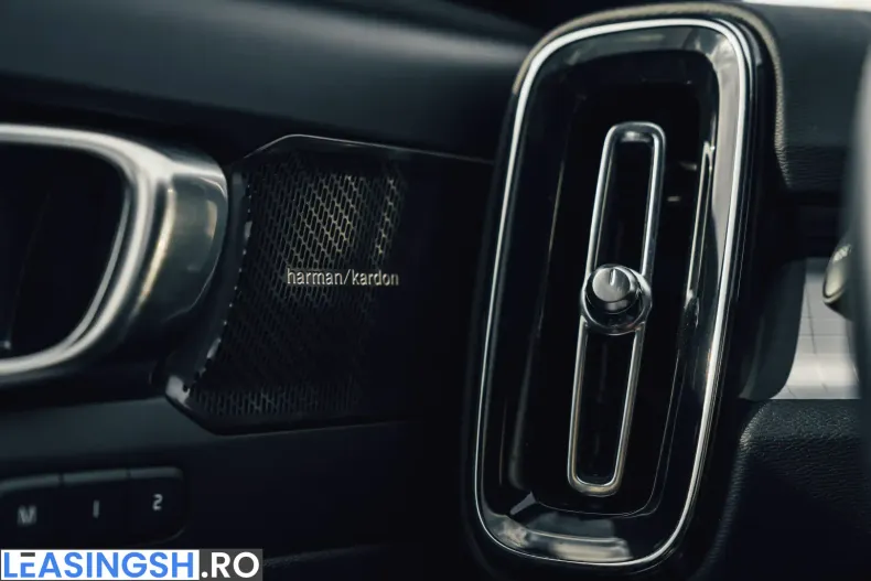 Volvo XC40 din 2023 cu 39.154 km - oferta VOL203445 - foto 13