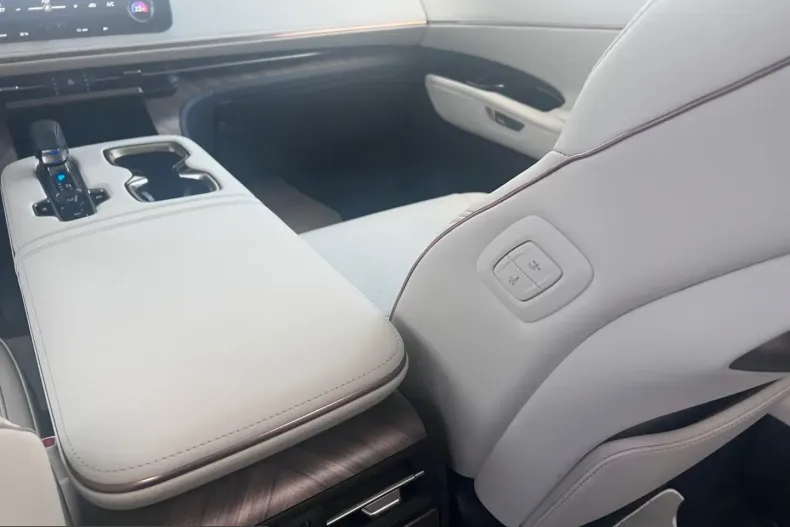 Lexus LM din 2024 cu 24.100 km - oferta LEX203455 - foto 24