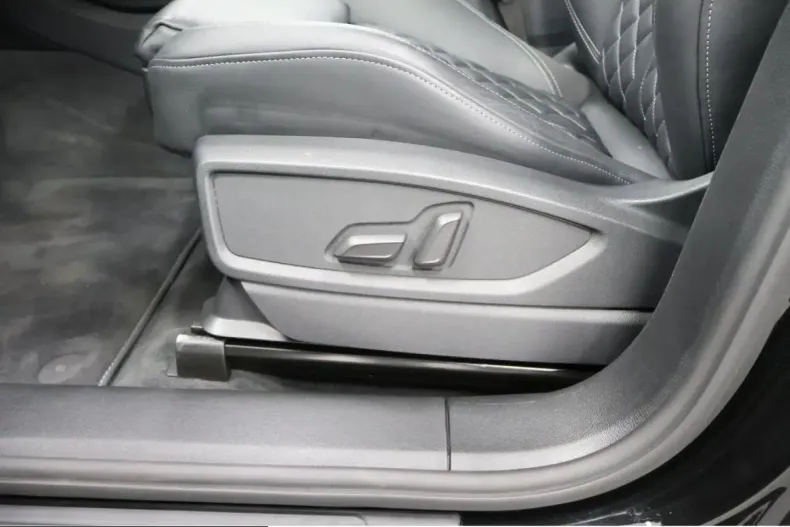 Audi Q5 din 2025 cu 8.690 km - oferta AUD203473 - foto 26