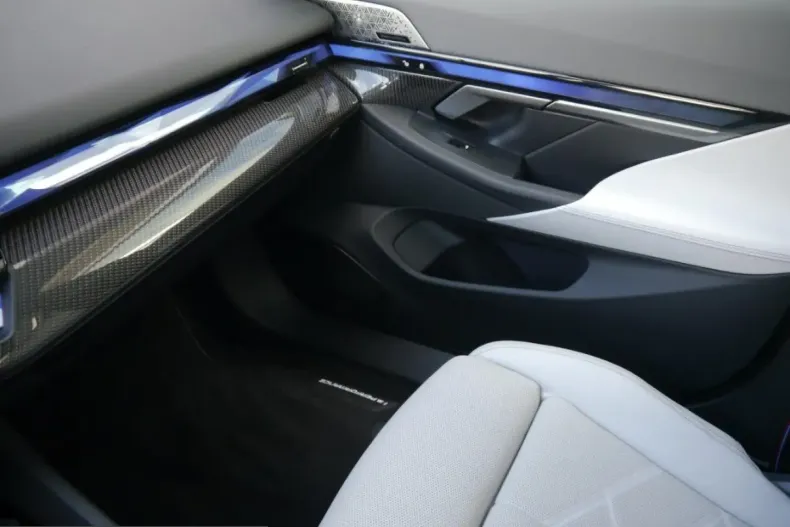 BMW 550 (Seria 5) din 2024 cu 14.520 km - oferta BMW203479 - foto 14